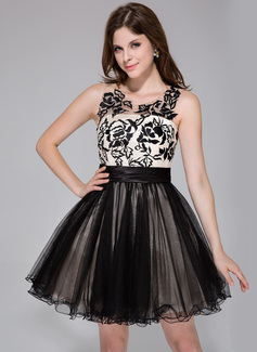 A-Line/Princess Scoop Neck Short/Mini Tulle Charmeuse Homecoming Dress With Ruffle Lace